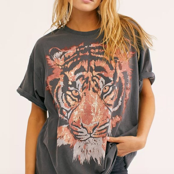 Tiger T-Shirt - Ivory  Tee shirt outfit, Tiger t shirt, Tshirt